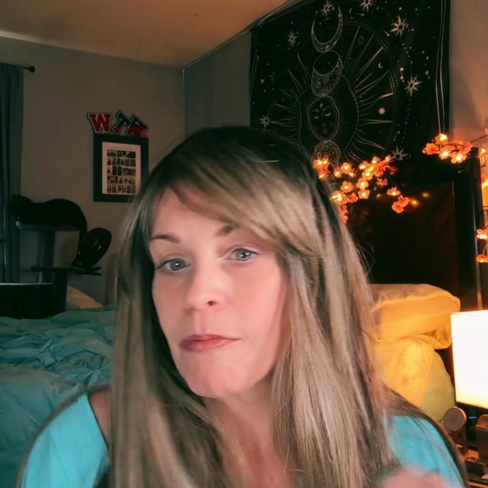 Chelsey Smith Crowns: Amber in the color Balayage